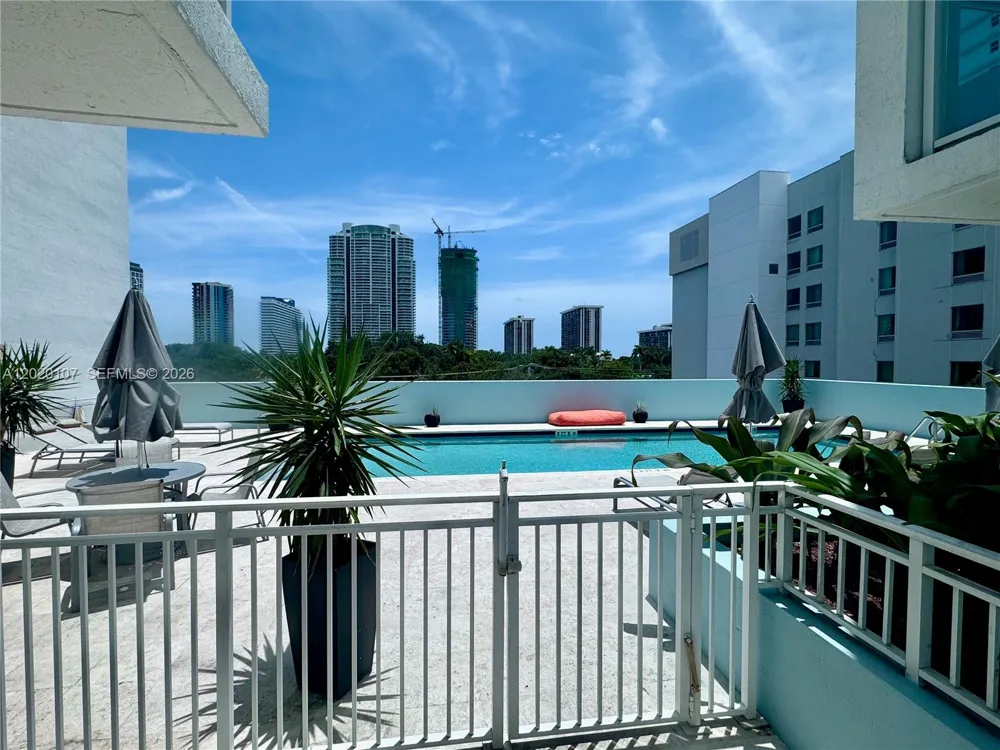 1723 SW 2nd Ave #704 Miami, FL 33129