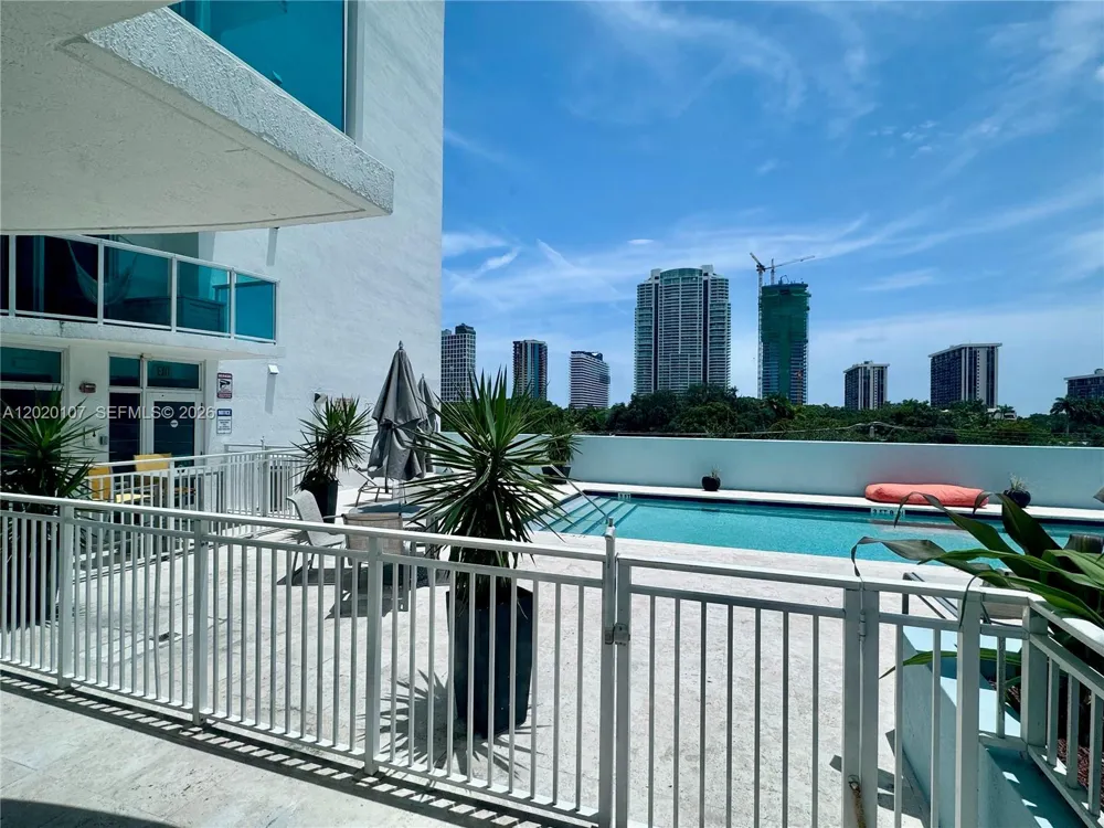1723 SW 2nd Ave #704 Miami, FL 33129