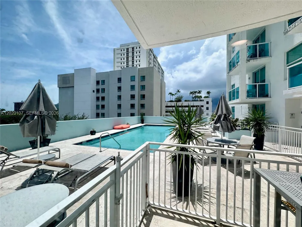 1723 SW 2nd Ave #704 Miami, FL 33129