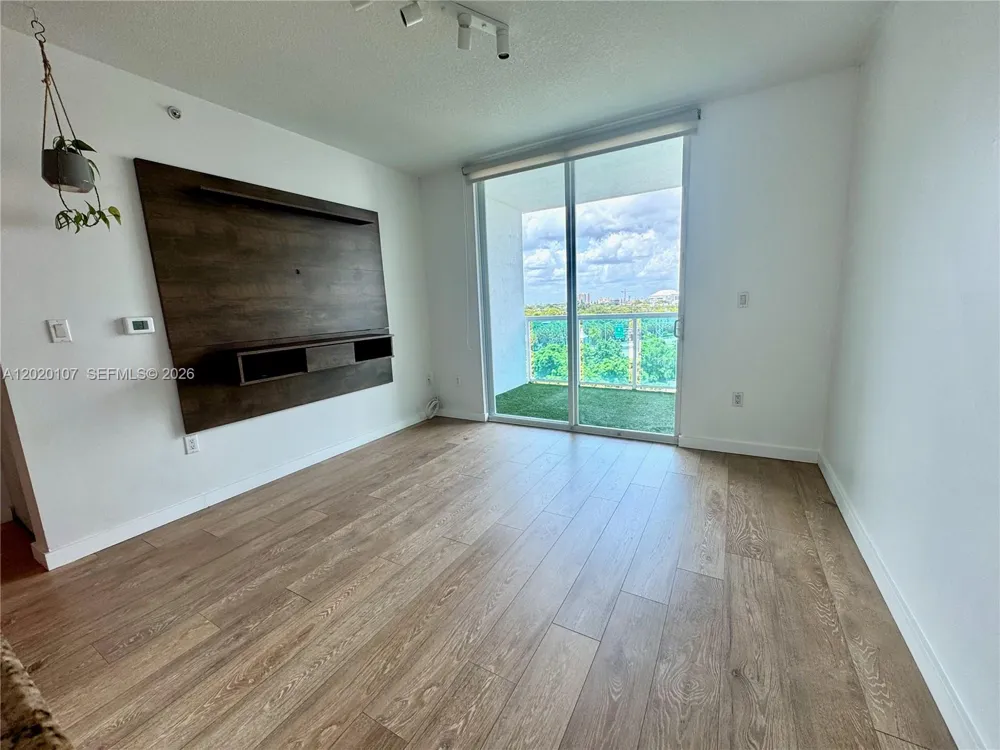 1723 SW 2nd Ave #704 Miami, FL 33129