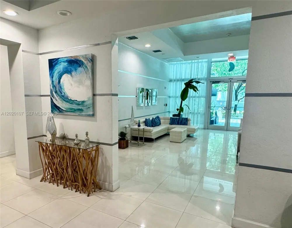 1723 SW 2nd Ave #704 Miami, FL 33129