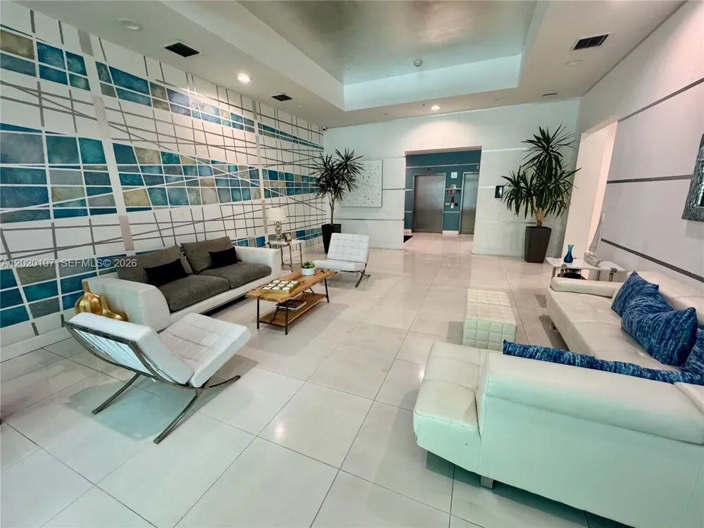 1723 SW 2nd Ave #704 Miami, FL 33129