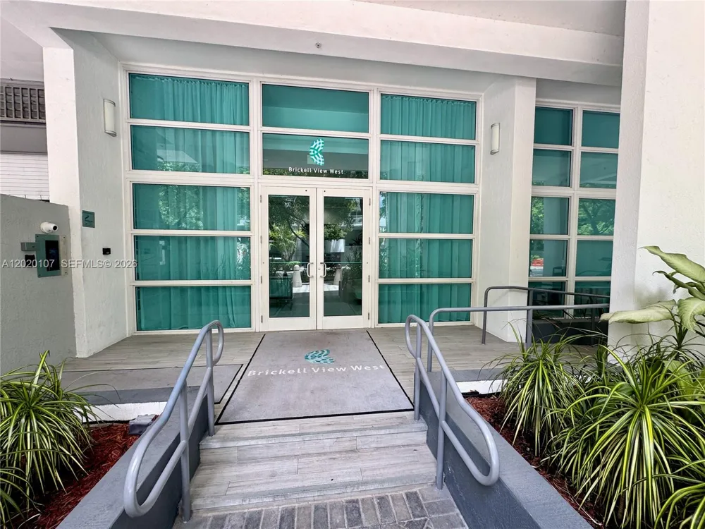 1723 SW 2nd Ave #704 Miami, FL 33129