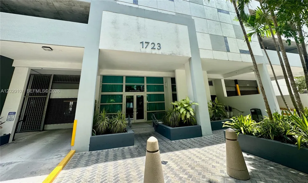 1723 SW 2nd Ave #704 Miami, FL 33129