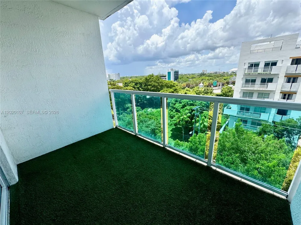 1723 SW 2nd Ave #704 Miami, FL 33129