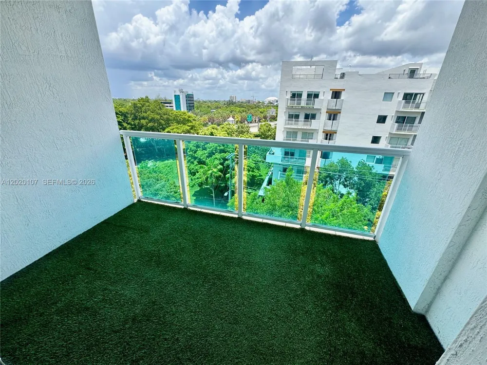 1723 SW 2nd Ave #704 Miami, FL 33129