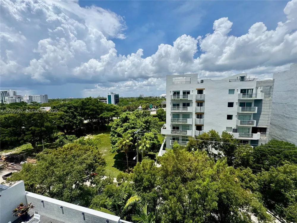1723 SW 2nd Ave #704 Miami, FL 33129