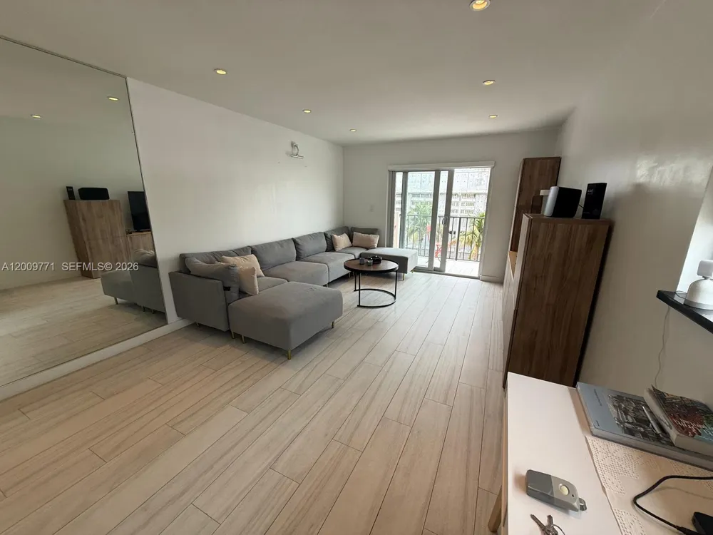 1150 Collins Ave #406 Miami Beach, FL 33139