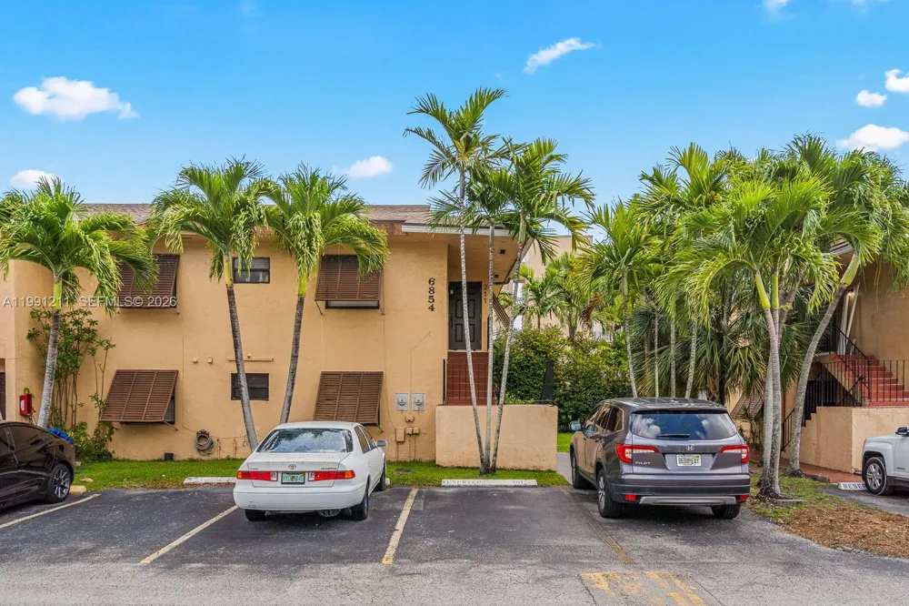 6854 NW 173rd Dr #210 Hialeah, FL 33015