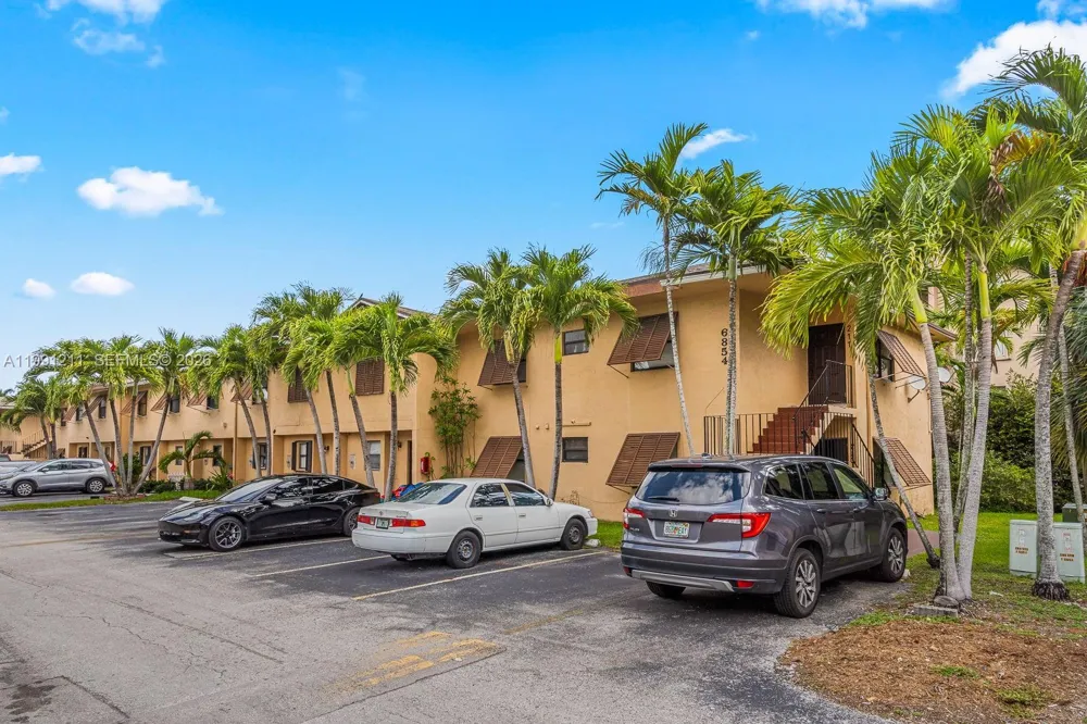 6854 NW 173rd Dr #210 Hialeah, FL 33015