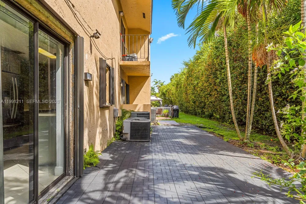 6854 NW 173rd Dr #210 Hialeah, FL 33015