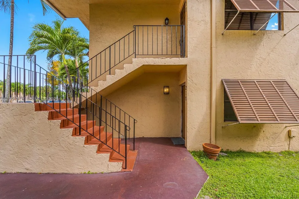 6854 NW 173rd Dr #210 Hialeah, FL 33015