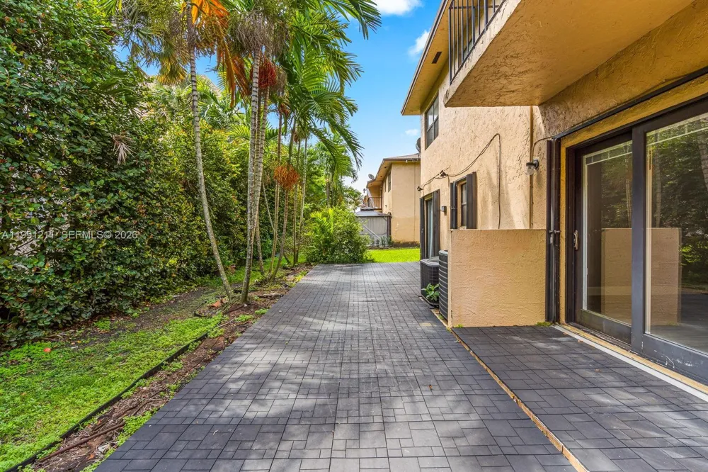 6854 NW 173rd Dr #210 Hialeah, FL 33015