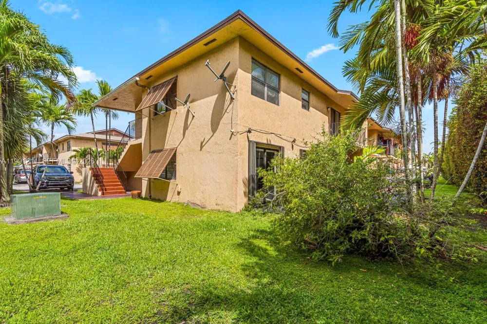 6854 NW 173rd Dr #210 Hialeah, FL 33015