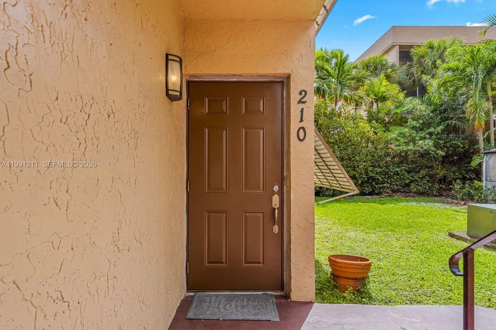 6854 NW 173rd Dr #210 Hialeah, FL 33015