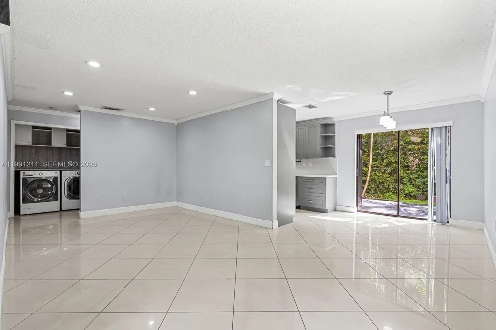 6854 NW 173rd Dr #210 Hialeah, FL 33015
