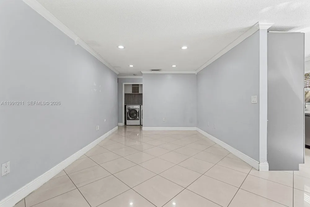 6854 NW 173rd Dr #210 Hialeah, FL 33015