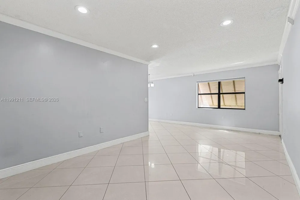 6854 NW 173rd Dr #210 Hialeah, FL 33015