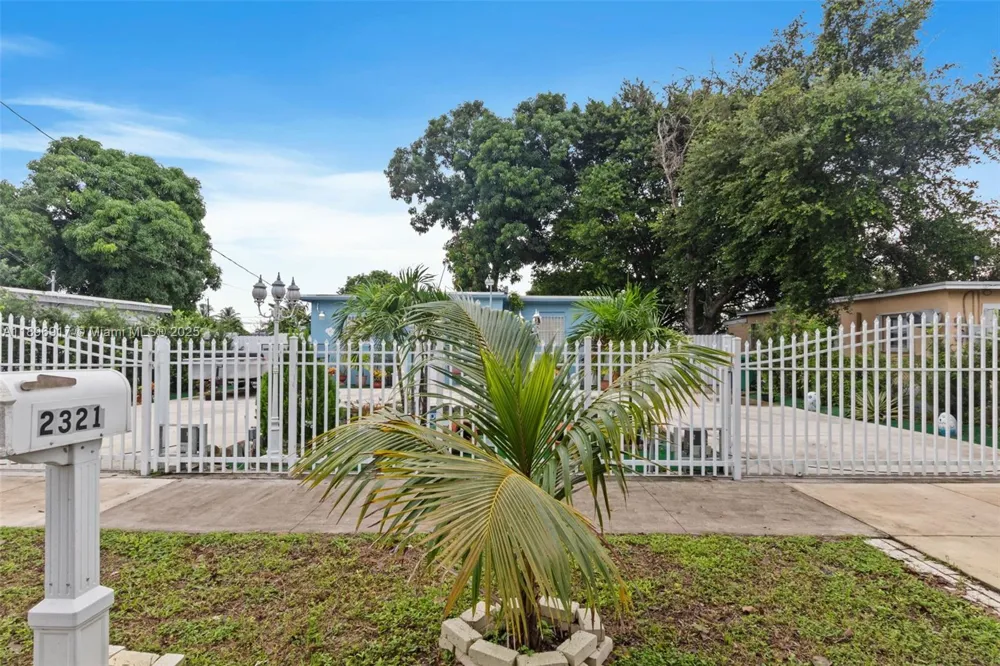 2321 NW 153rd St Miami Gardens, FL 33054
