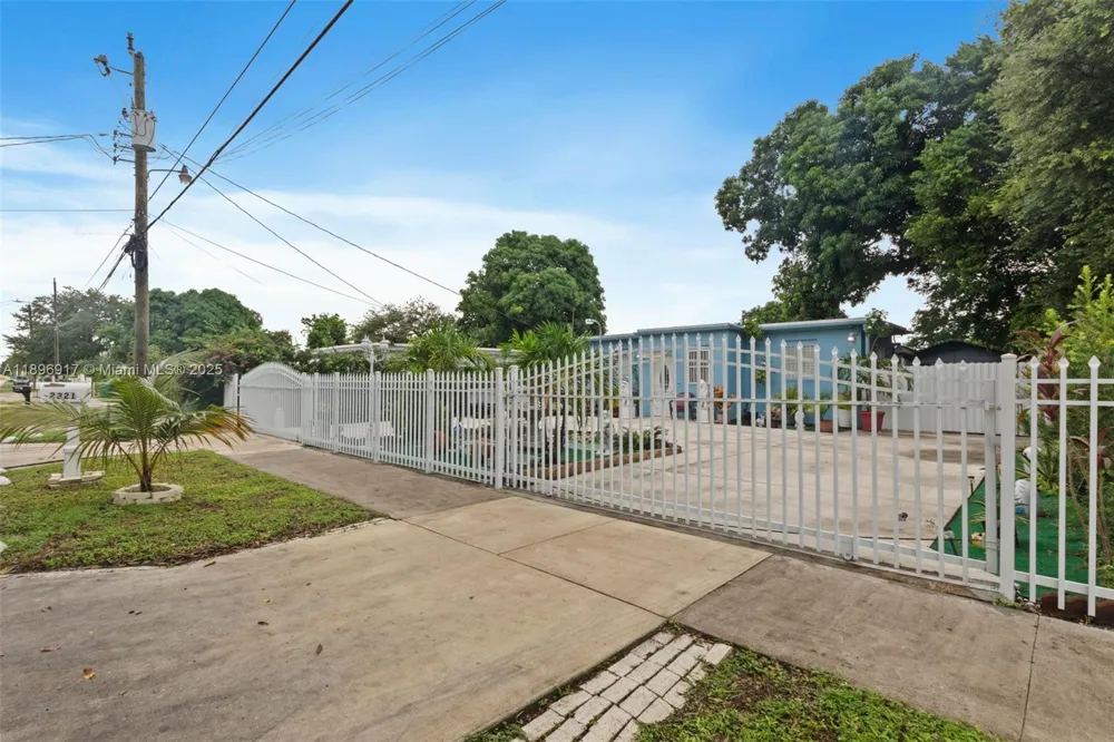 2321 NW 153rd St Miami Gardens, FL 33054