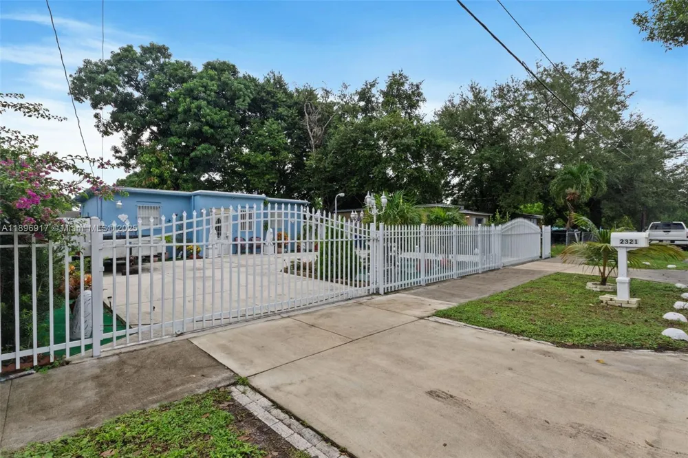 2321 NW 153rd St Miami Gardens, FL 33054