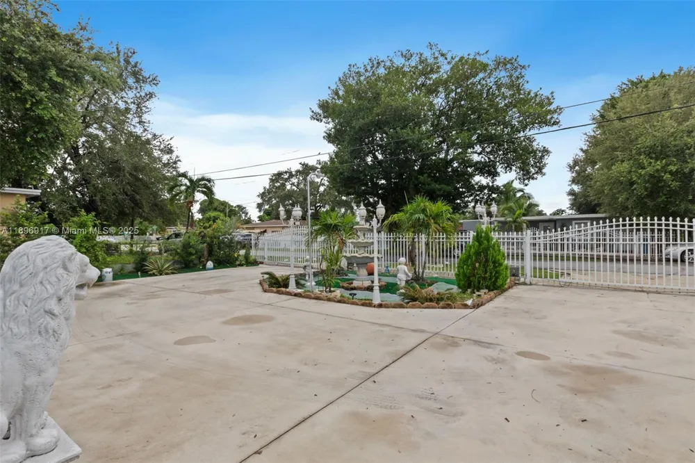 2321 NW 153rd St Miami Gardens, FL 33054