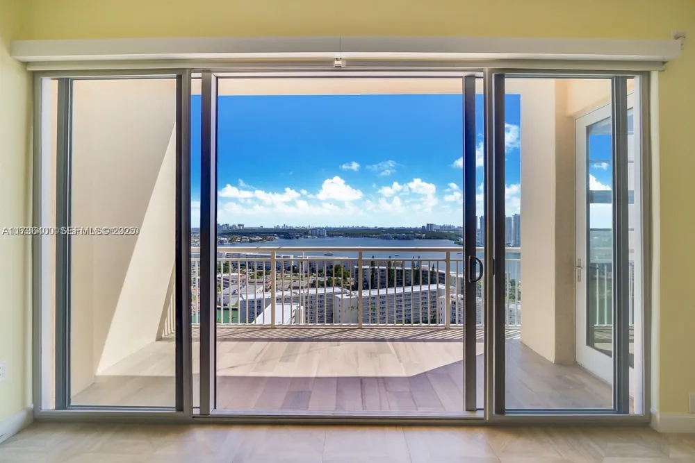 18031 Biscayne Blvd #PH01 Aventura, FL 33160