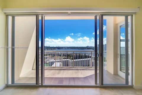 18031 Biscayne Blvd #PH01