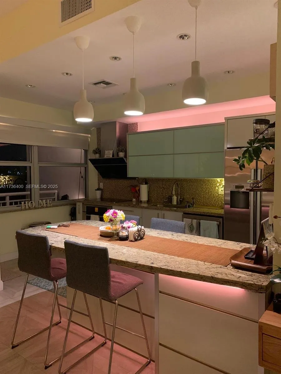 18031 Biscayne Blvd #PH01 Aventura, FL 33160