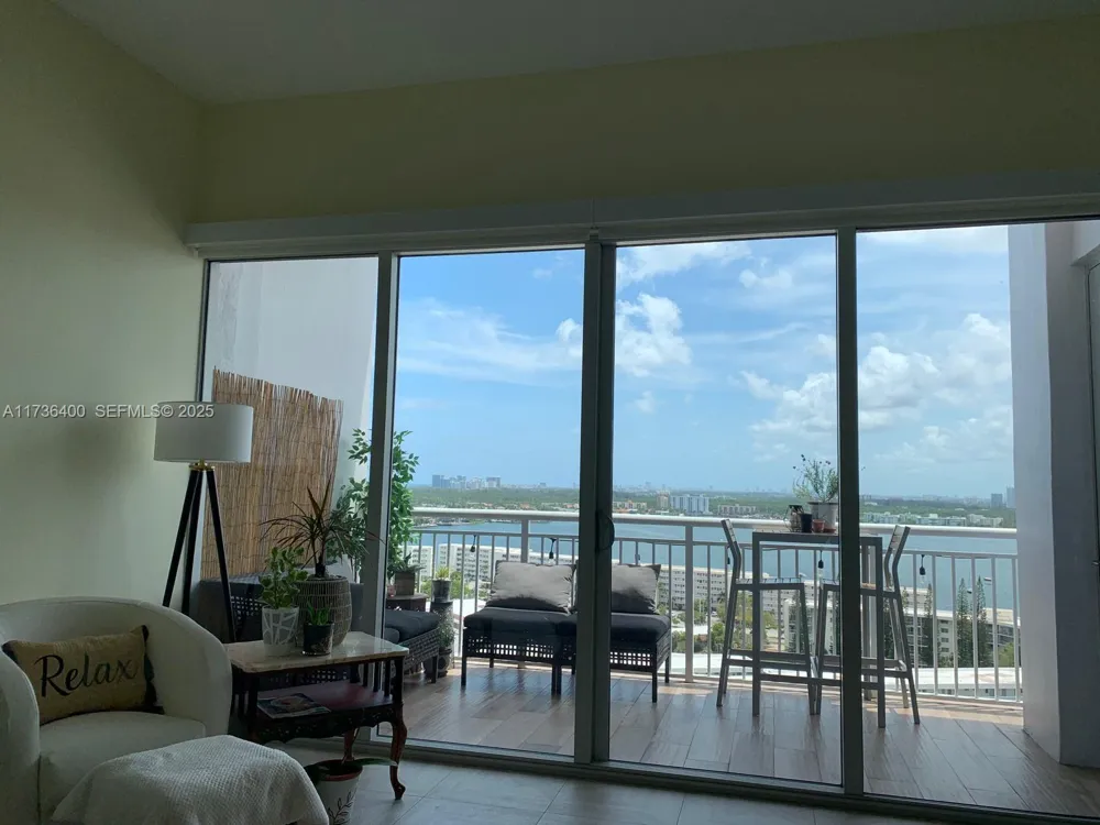 18031 Biscayne Blvd #PH01 Aventura, FL 33160