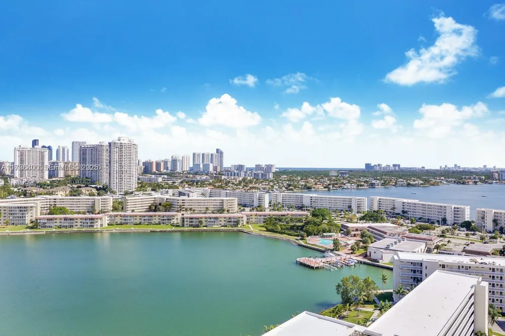 18031 Biscayne Blvd #PH01 Aventura, FL 33160