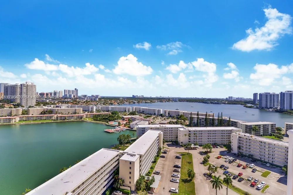 18031 Biscayne Blvd #PH01 Aventura, FL 33160