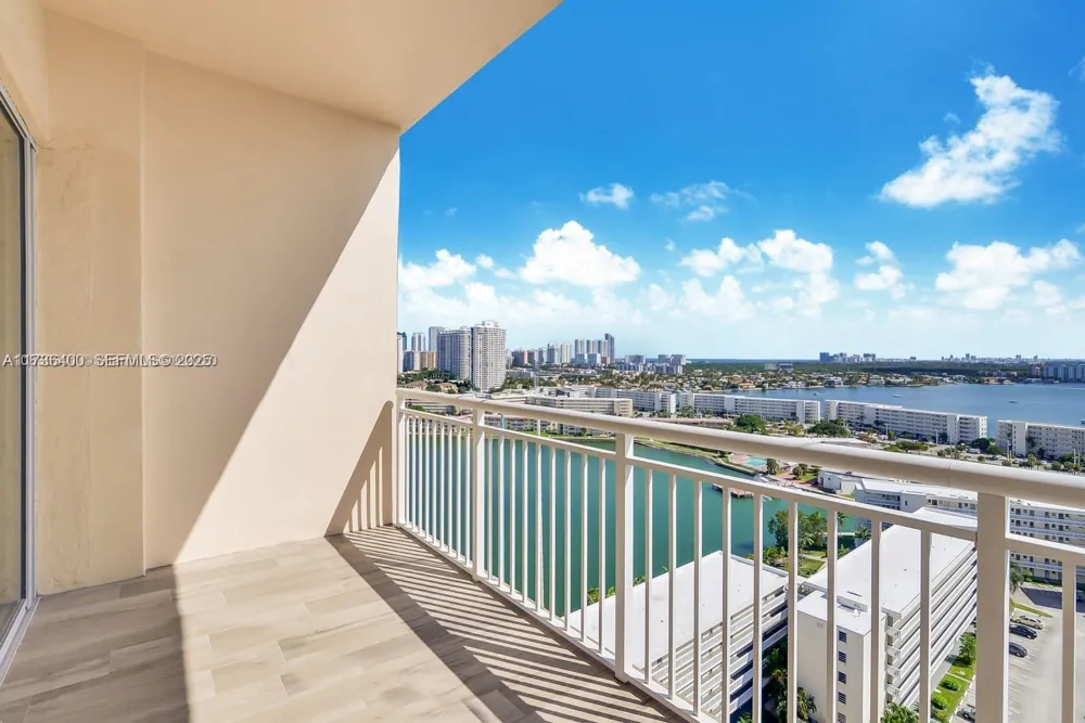 18031 Biscayne Blvd #PH01 Aventura, FL 33160
