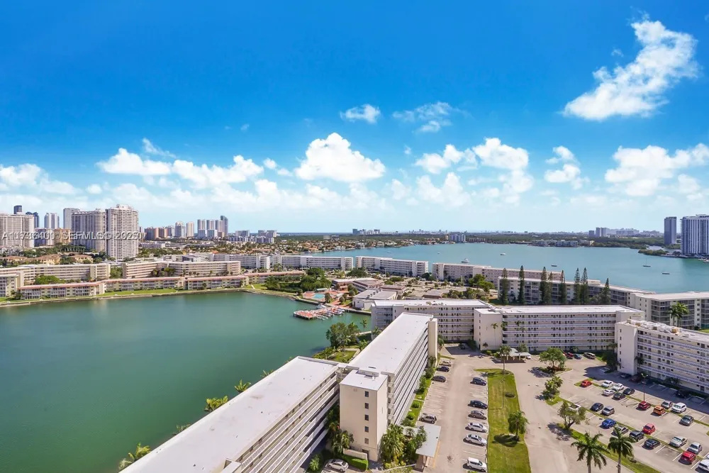 18031 Biscayne Blvd #PH01 Aventura, FL 33160