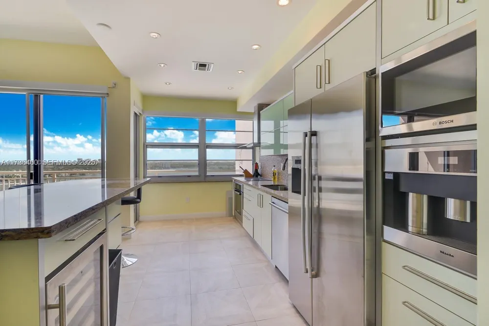 18031 Biscayne Blvd #PH01 Aventura, FL 33160