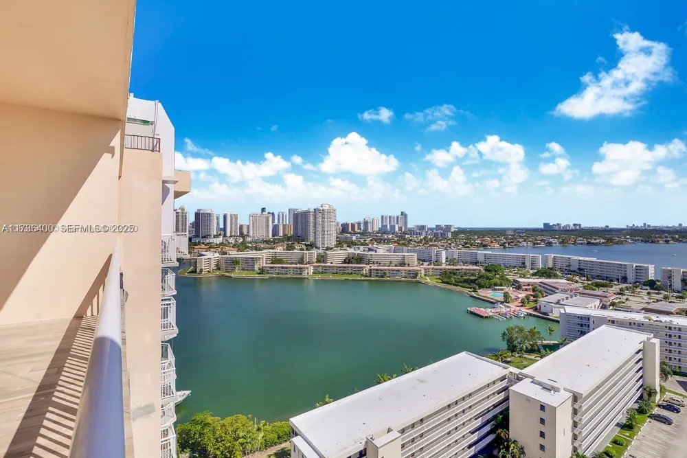 18031 Biscayne Blvd #PH01 Aventura, FL 33160