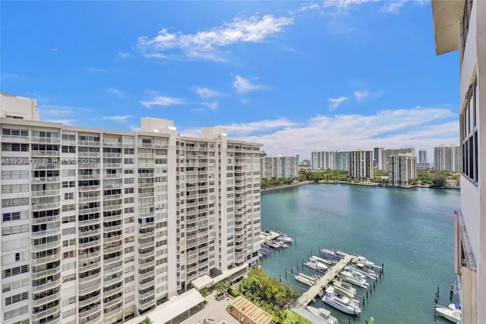 18031 Biscayne Blvd #PH01 Aventura, FL 33160