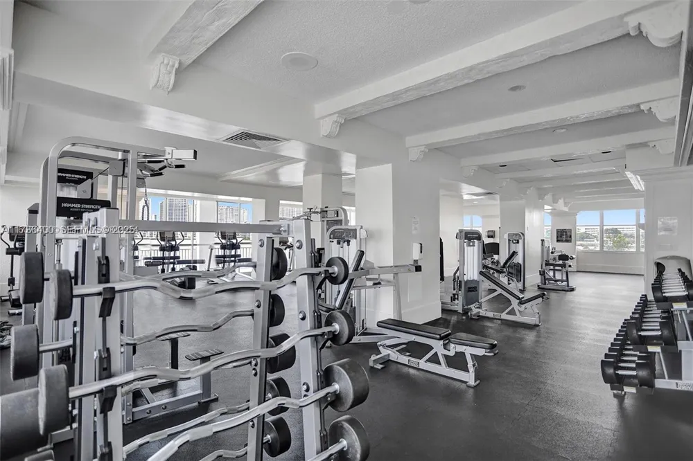 18031 Biscayne Blvd #PH01 Aventura, FL 33160