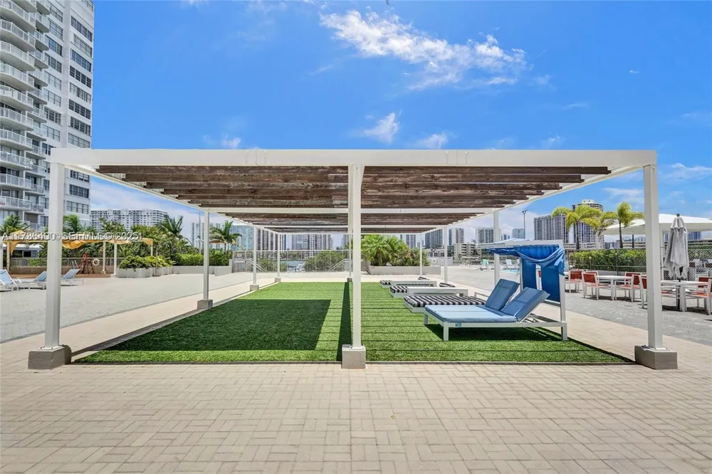 18031 Biscayne Blvd #PH01 Aventura, FL 33160