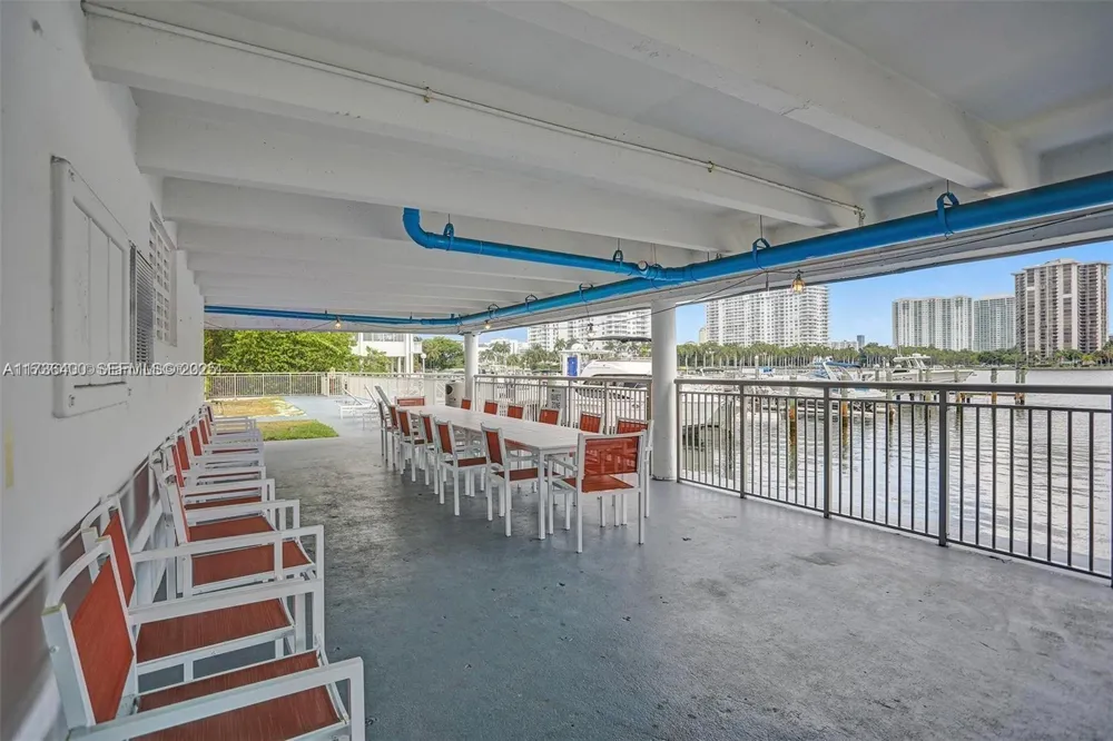 18031 Biscayne Blvd #PH01 Aventura, FL 33160