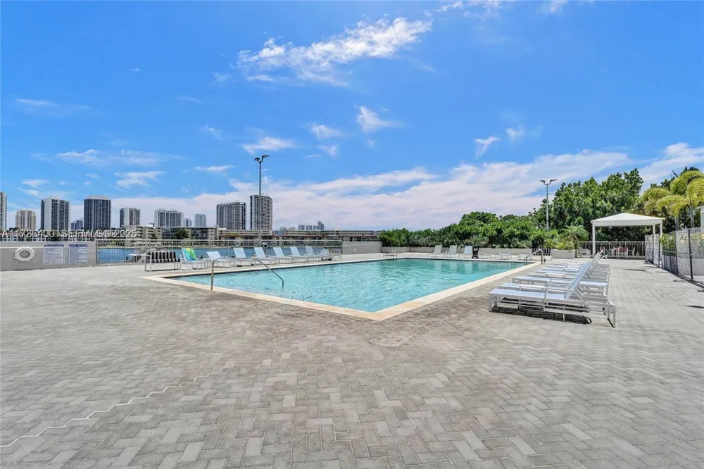 18031 Biscayne Blvd #PH01 Aventura, FL 33160