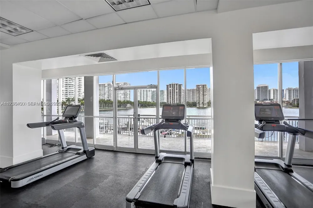 18031 Biscayne Blvd #PH01 Aventura, FL 33160