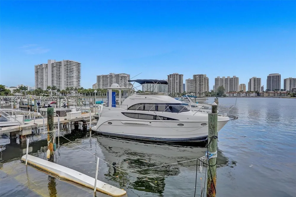 18031 Biscayne Blvd #PH01 Aventura, FL 33160