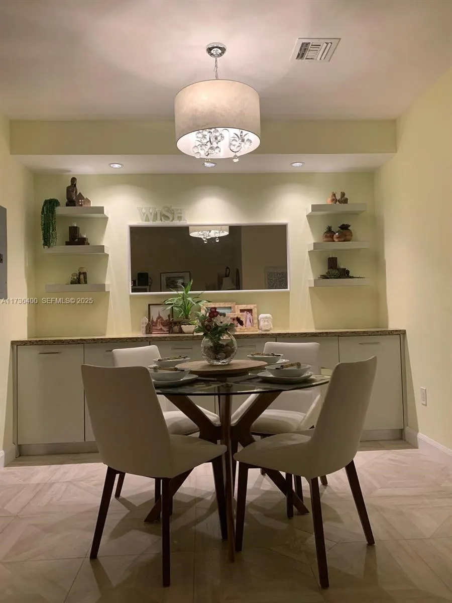 18031 Biscayne Blvd #PH01 Aventura, FL 33160