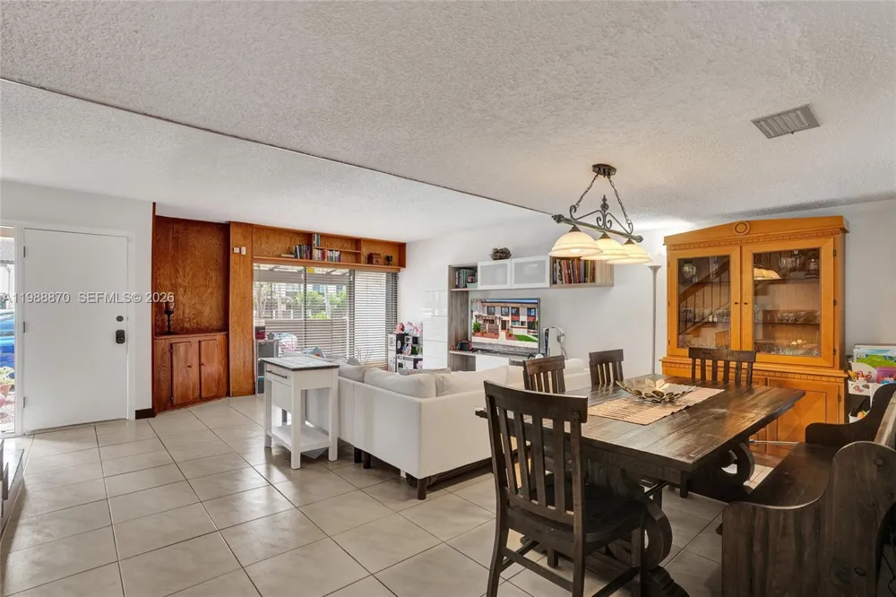 16465 NE 26th Ave #18 North Miami Beach, FL 33160