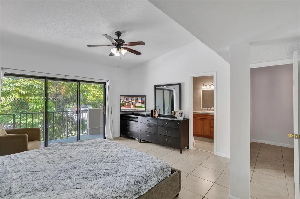 16465 NE 26th Ave #18 North Miami Beach, FL 33160