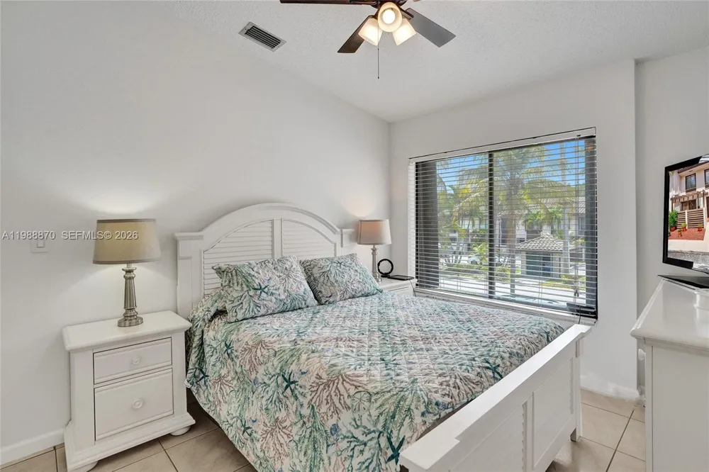16465 NE 26th Ave #18 North Miami Beach, FL 33160