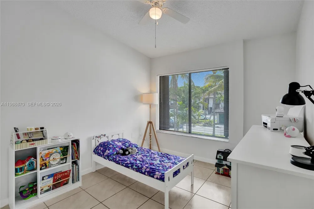 16465 NE 26th Ave #18 North Miami Beach, FL 33160