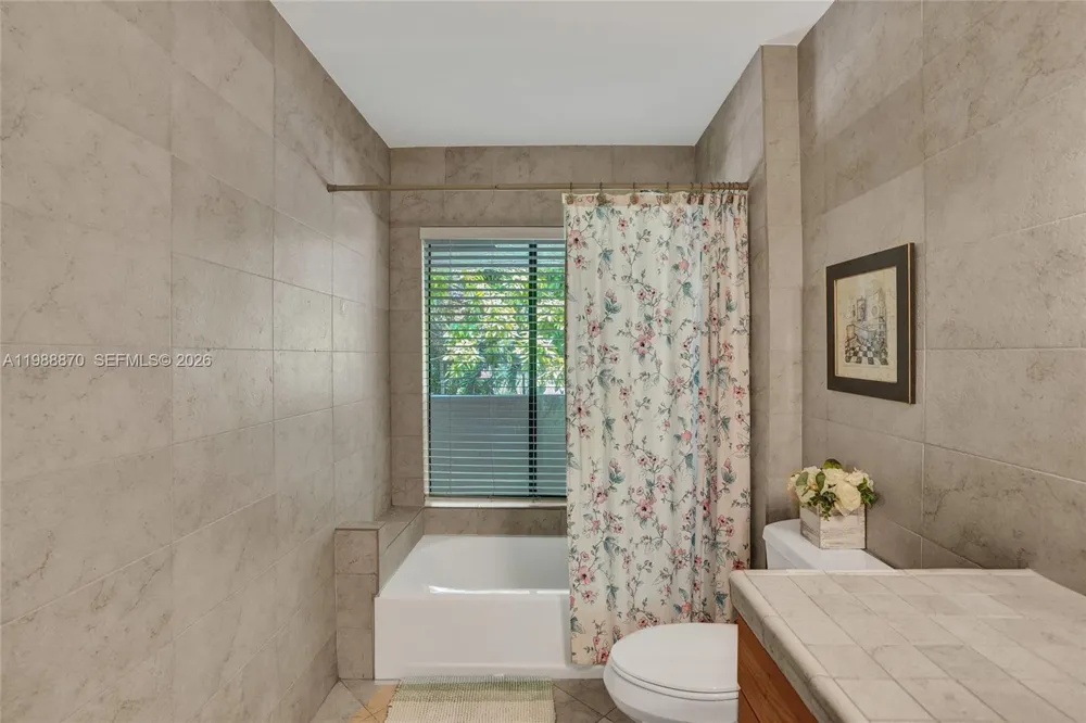 16465 NE 26th Ave #18 North Miami Beach, FL 33160