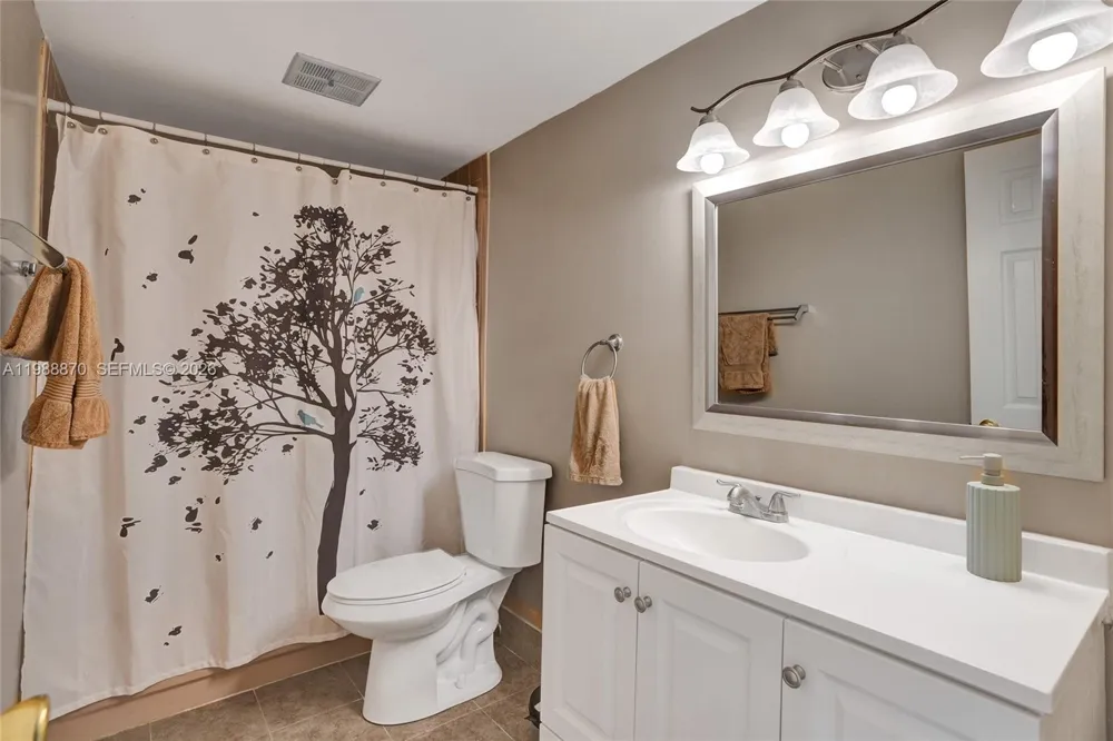 16465 NE 26th Ave #18 North Miami Beach, FL 33160